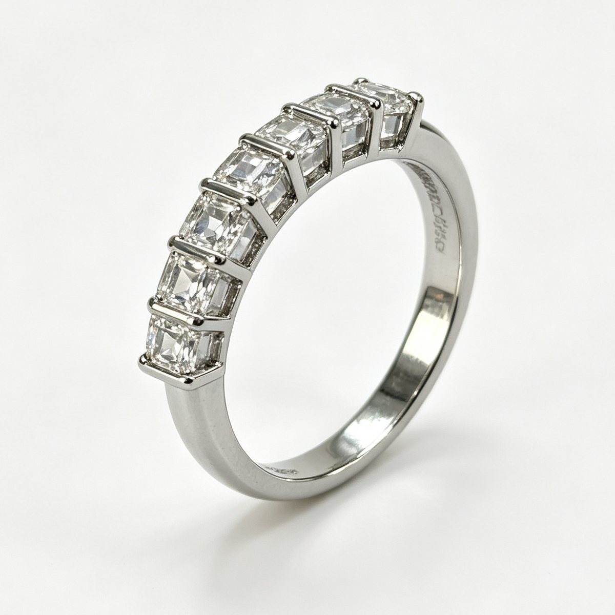 Blythe round-cut moissanite ring on hand — AUMIRE JEWEL