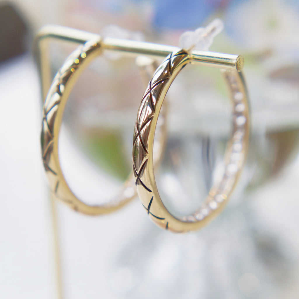 Plain Circle Stud Earrings with Embedded Diamonds